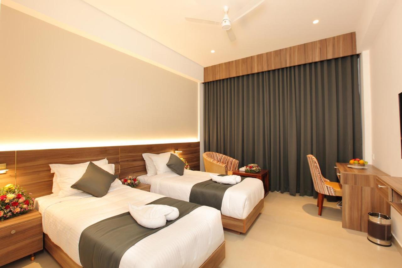 Hotel Maria Park Muvattupuzha エクステリア 写真