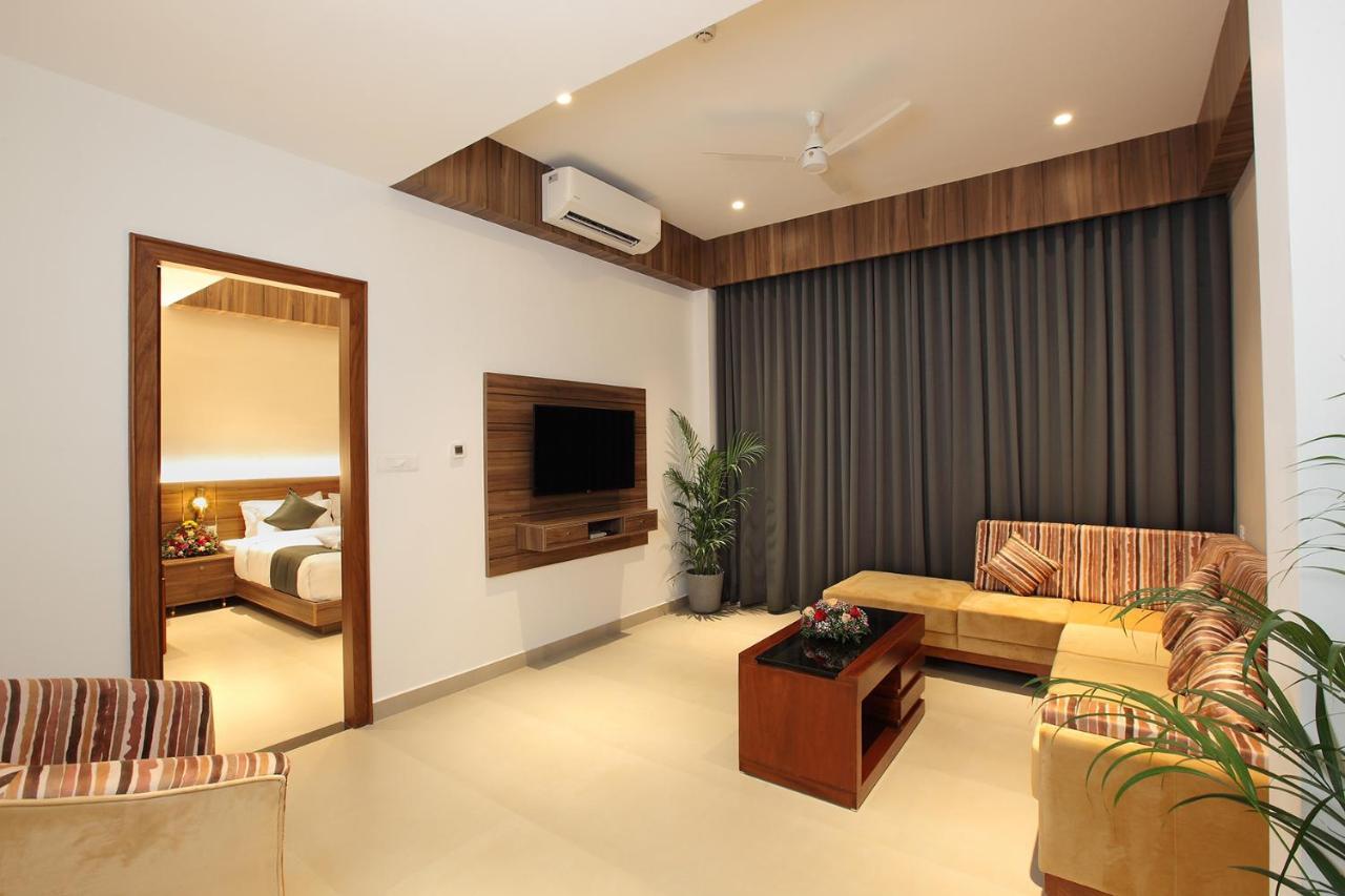 Hotel Maria Park Muvattupuzha エクステリア 写真