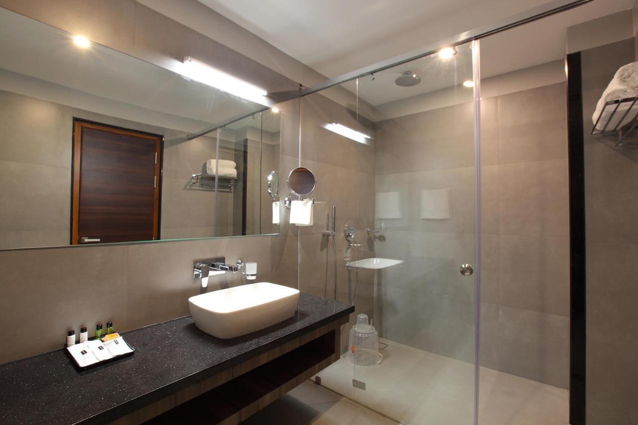 Hotel Maria Park Muvattupuzha エクステリア 写真