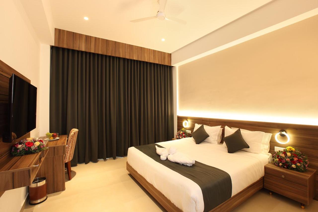 Hotel Maria Park Muvattupuzha エクステリア 写真