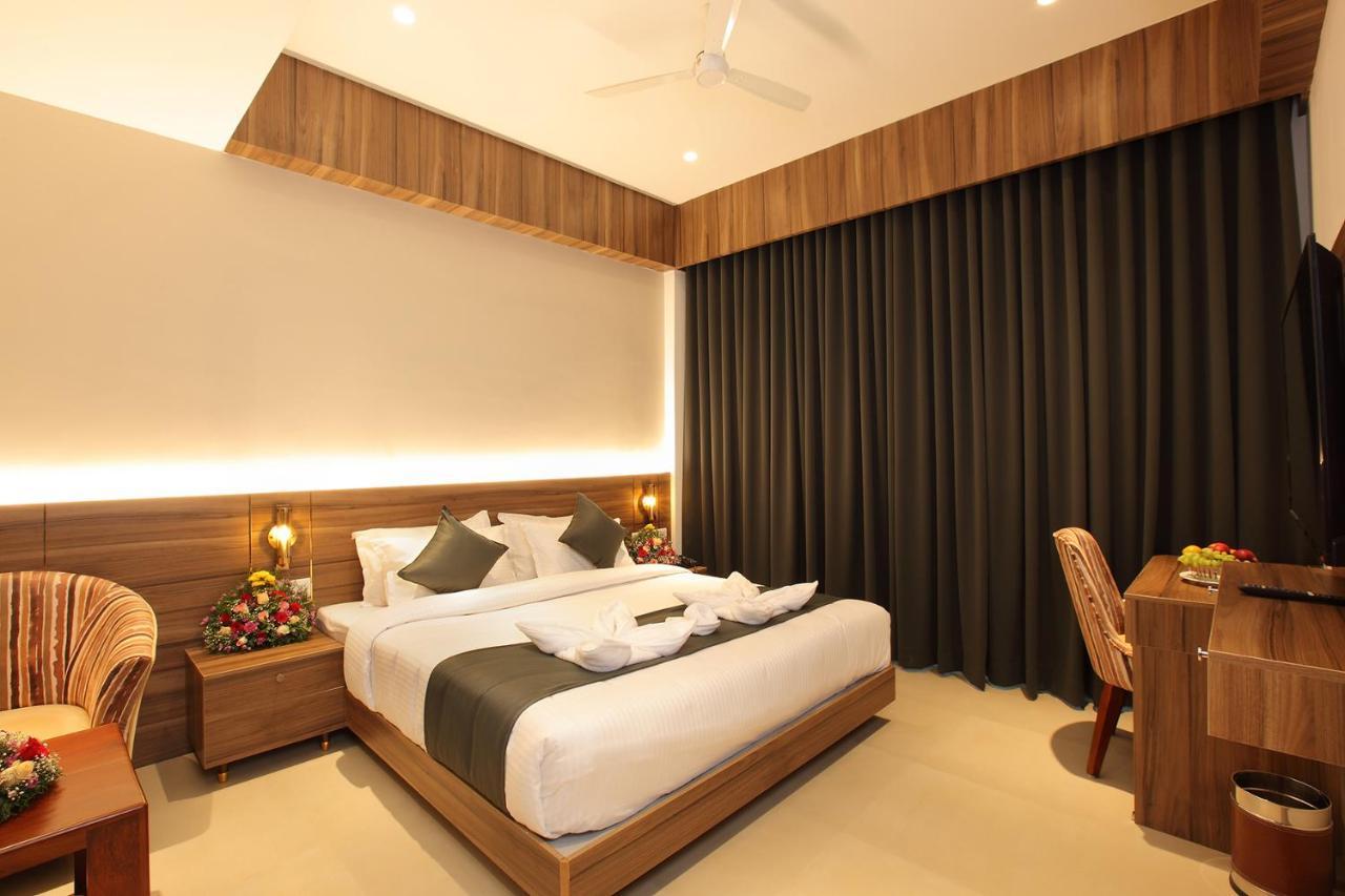 Hotel Maria Park Muvattupuzha エクステリア 写真
