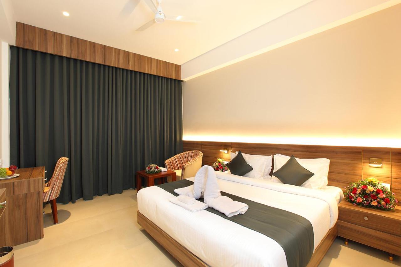 Hotel Maria Park Muvattupuzha エクステリア 写真